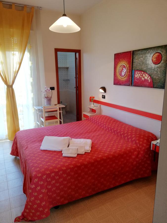 Hotel Devon Rooms & Breakfast 切塞纳蒂科 外观 照片